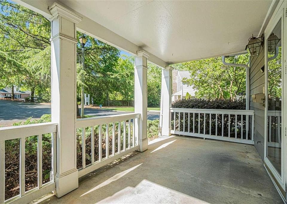 1st image of 2430 Farmstead Cir SE