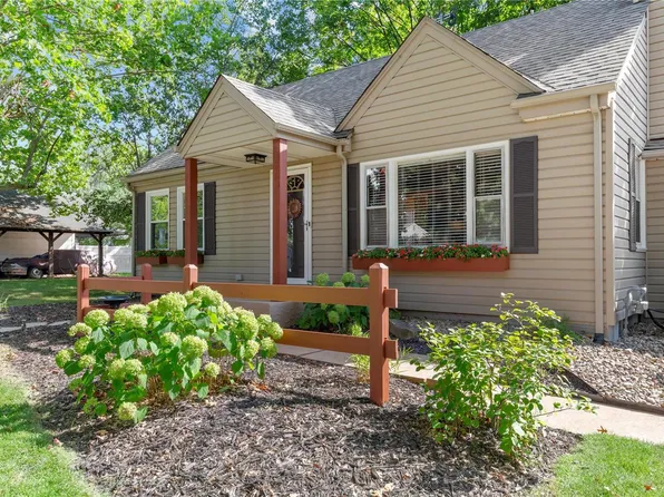 3624 Navajo Dr, Saint Louis, MO 63125