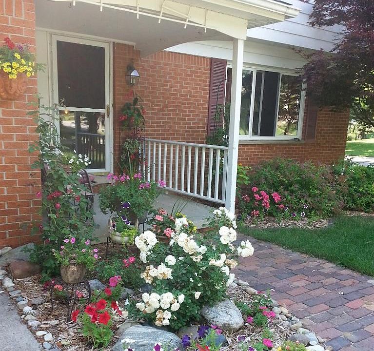 1st image of 652 Eastlook Dr