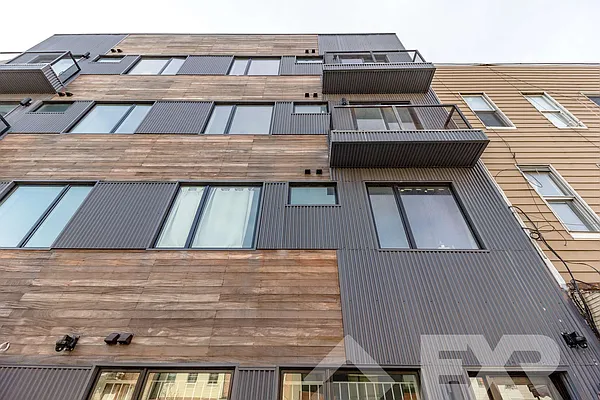 Rented by EXR | media 37