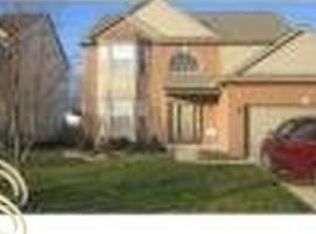 1059 Vermont Ave, Troy, MI 48083