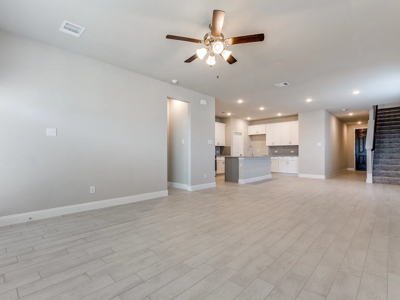 4 bed, 2.5 bath, 2253 sqft, $2,295 — Photo 4