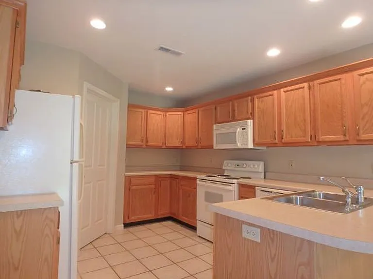 2303 Silver Leaf Ct — Photo 8