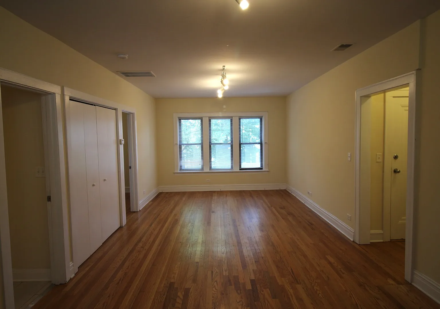 2 bed, 800 sqft, $2,350 — Photo 2