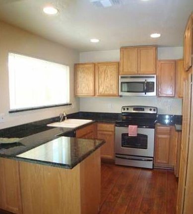 5th image of 1554 Buckridge Way