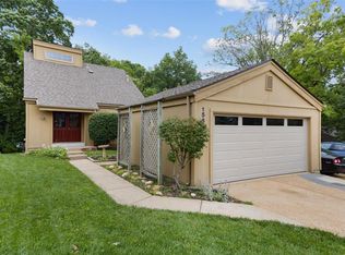 1563 Beacon Woods Ct, Ballwin, MO