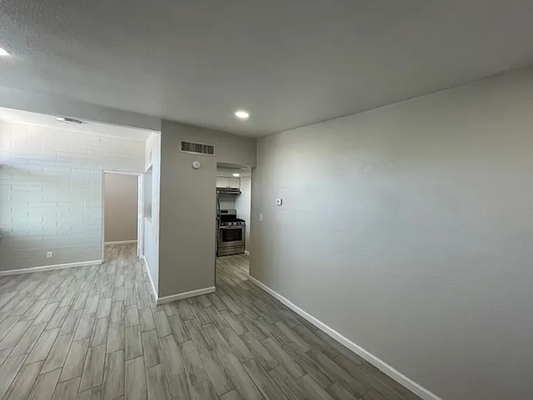 6708 E. Cheery Lynn Rd. — Photo 9