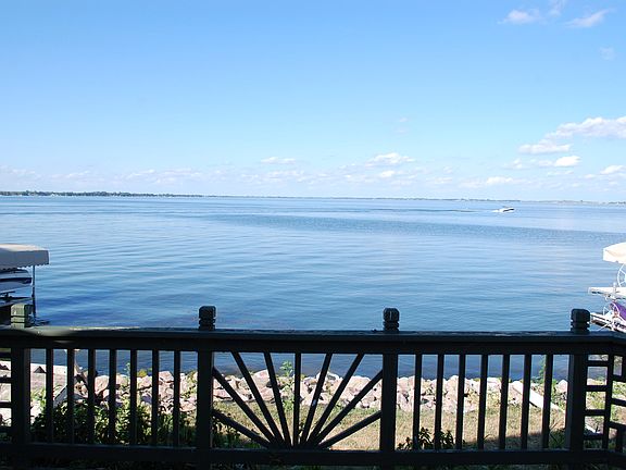 5th image of 118 SW Lake Dr