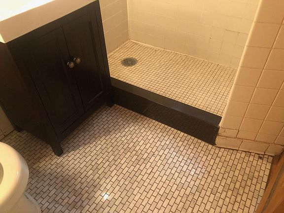 3rd image of 1322 W Arthur Ave #1