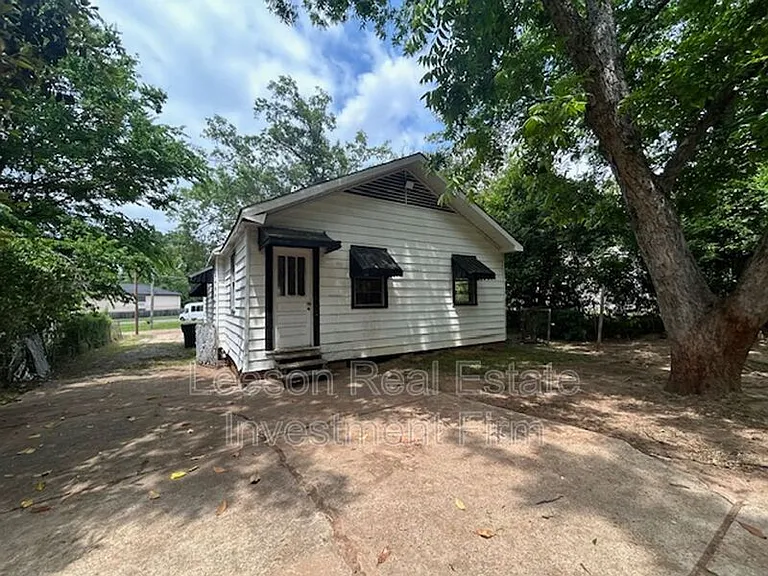 2551 Claiborne Ave — Photo 12