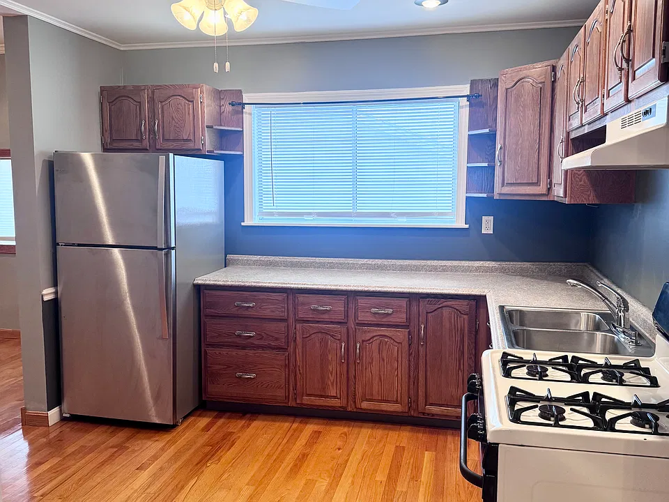 34 Florence St #2