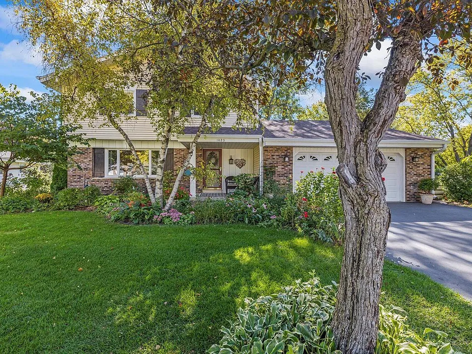1023 Lexington Dr