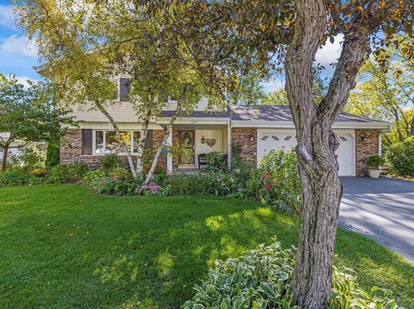 1023 Lexington Dr, Oconomowoc, WI 53066