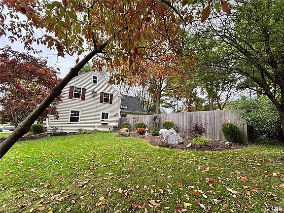4th image of 521 Scott Ave