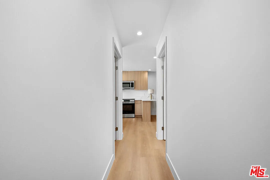 1 bed, 1.0 bath, 500 sqft, $3,199 — Photo 2