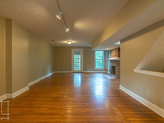 2nd image of 1489 E Broad St #13.5