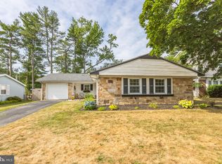 40 Holiday Ln, Willingboro, NJ 08046
