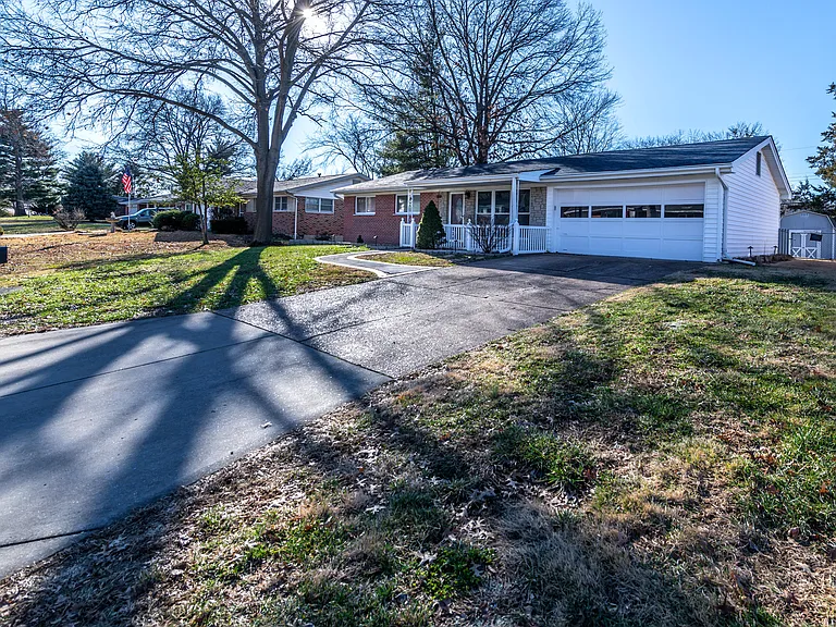 16 Fircrest Ln — Photo 4