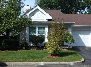 4 Cutchogue Ct, Ridge, NY 11961