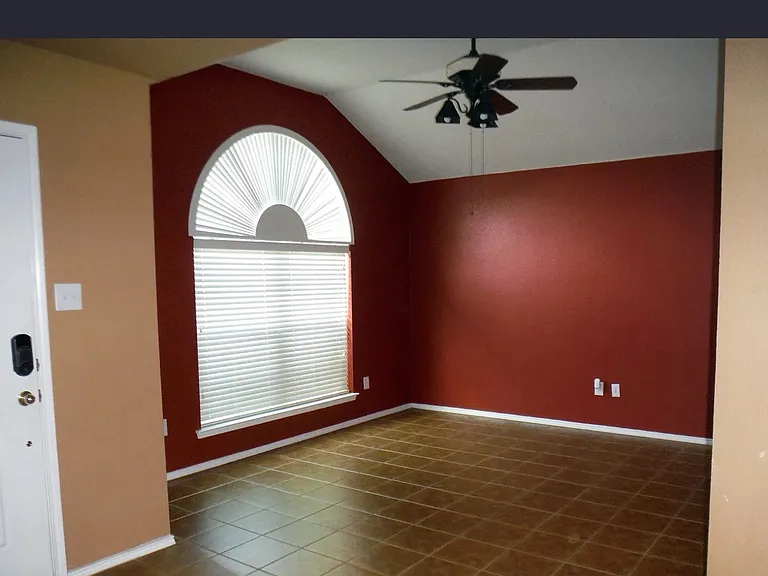 9116 Riverfalls Dr — Photo 5