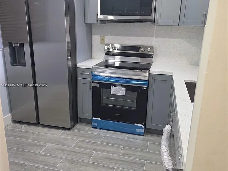 10985 SW 107th St #312 — Photo 4