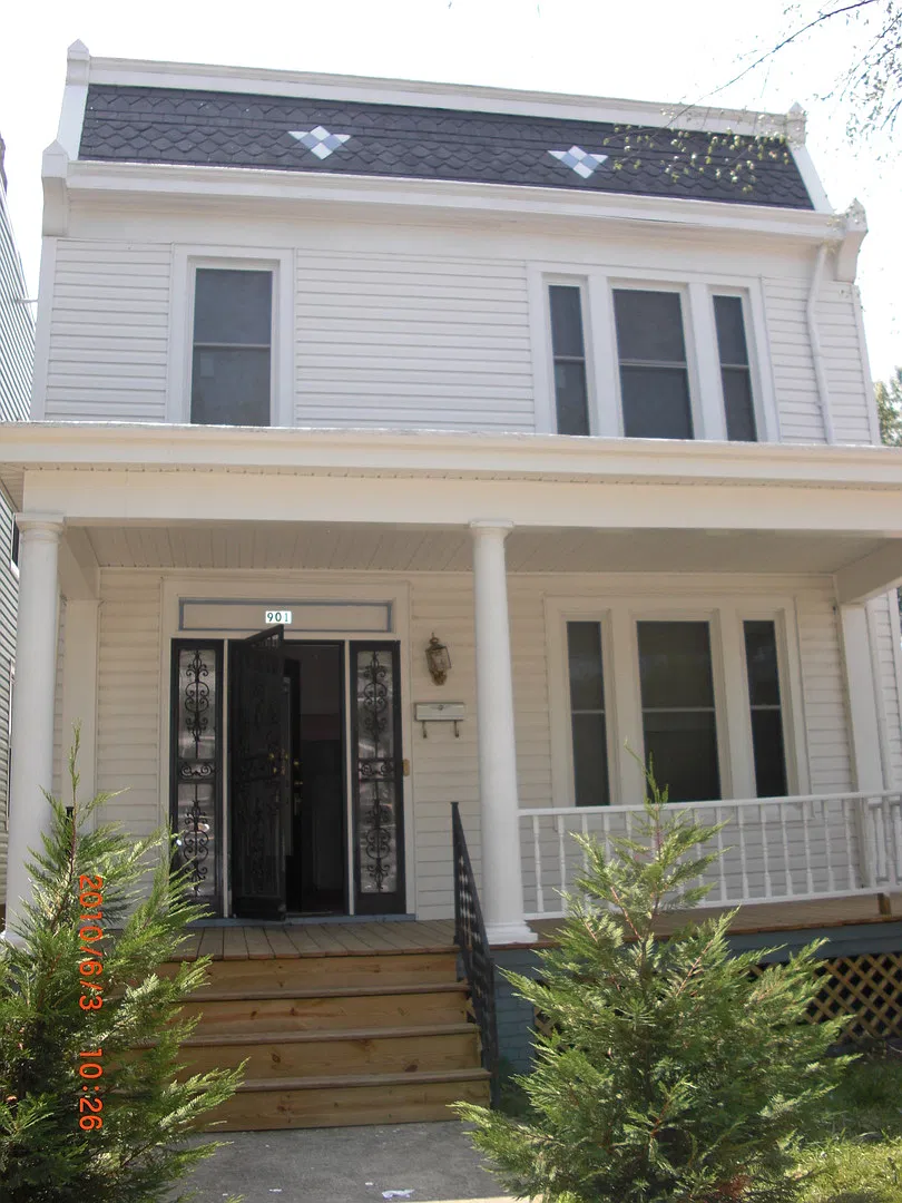 Spacious 4 Bedroom 2 1/2 Bath on 35th St. Church Hill On a Corner Lot — Photo 1