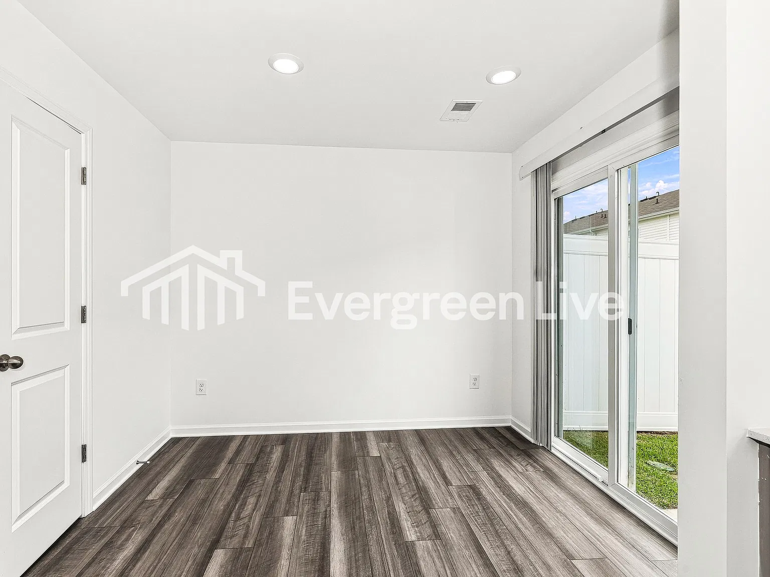 3 bed, 2.5 bath, 1346 sqft, $1,750 — Photo 2