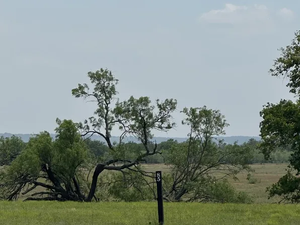 203 Interlaken St, Fredericksburg, TX 78624