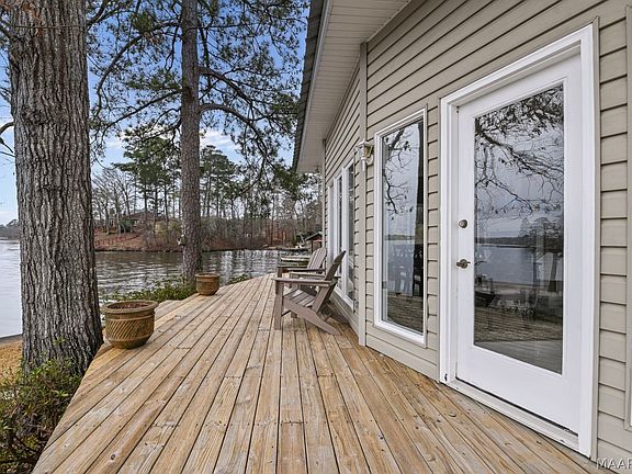 3rd image of 723 Shepherd Rd