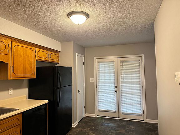 5th image of 421 Martha Ln #B