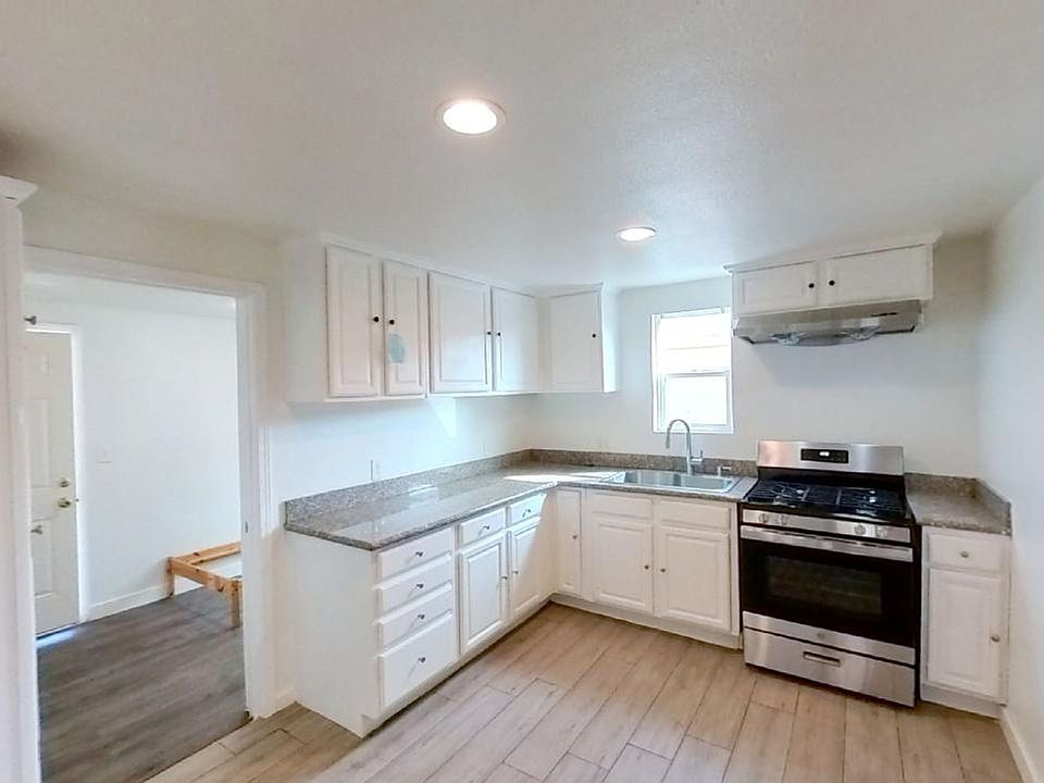 1st image of 26026 9th St