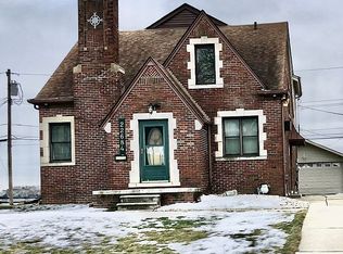 22684 Bayview Dr, Saint Clair Shores, MI 48081