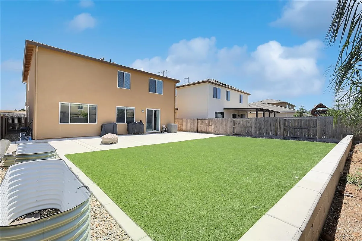 5 bed, 2948 sqft, $3,500 — Photo 2