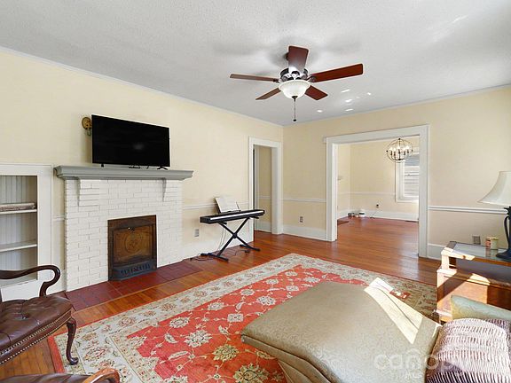 4th image of 821 S Chester St