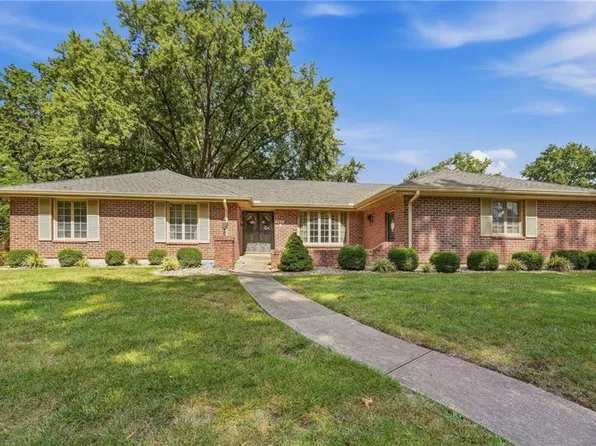306 NW Lincolnwood Dr, Lees Summit, MO 64063