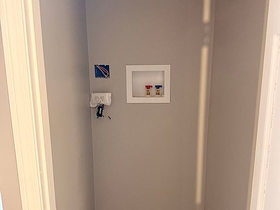 3rd image of 321 Wood Ave APT 2
