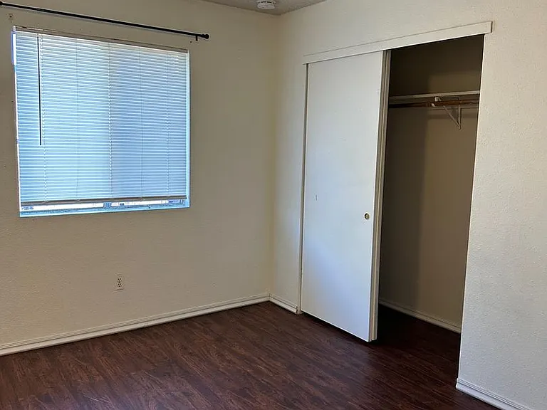 918 Cortina Dr — Photo 9