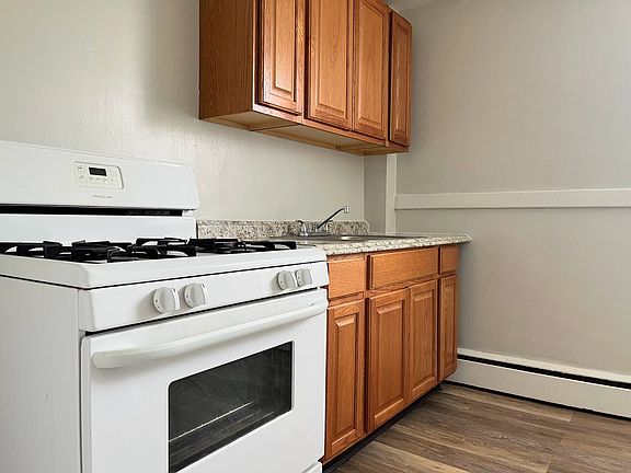 4th image of 27 Linda Dr APT 1