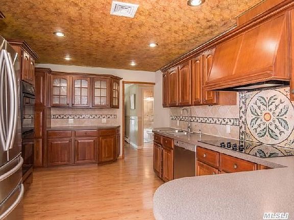 5th image of 7 Fox Hunt Ln