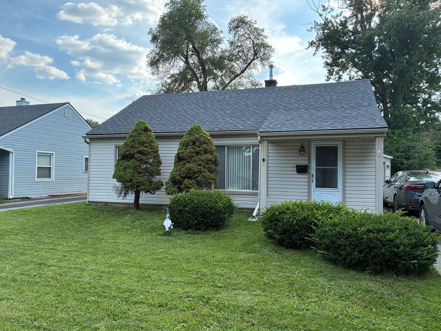 2 bed, 899 sqft, $2,050 — Photo 1