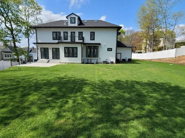 24 Hill St, Needham, MA 02494