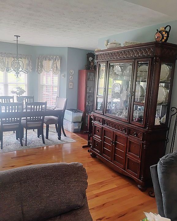 1st image of 140 Chelcy Dr SE