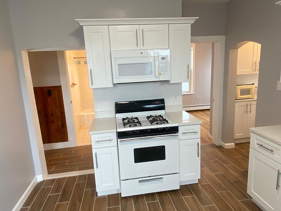 1st image of 11 Houghton St #2
