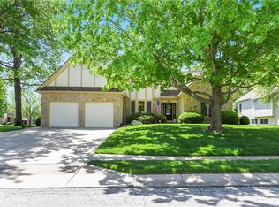 201 Canyon View Dr, Lansing, KS 66043