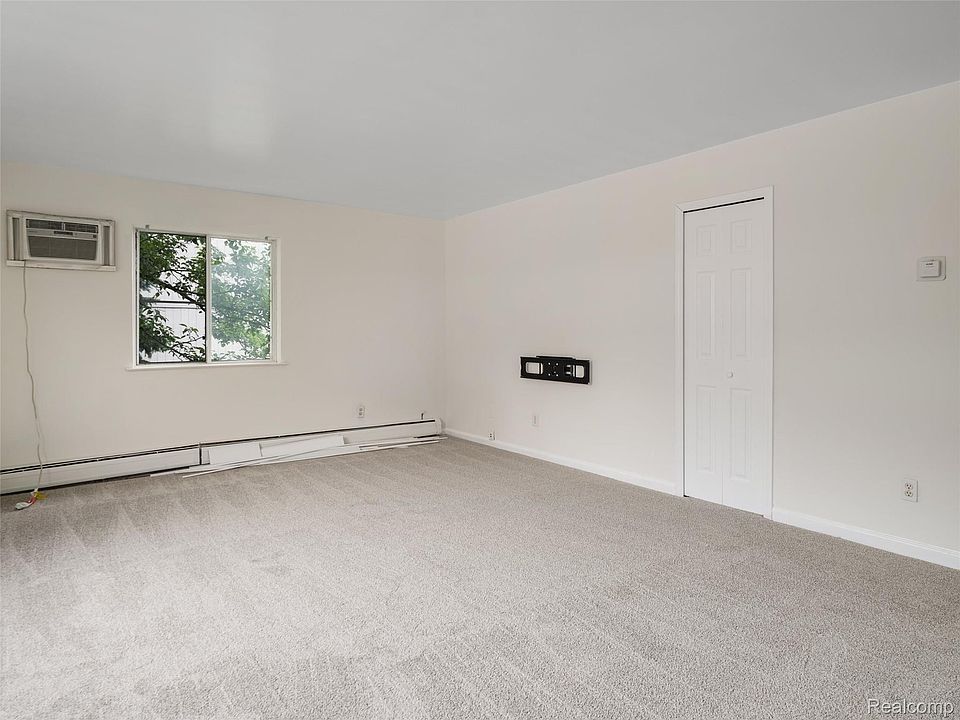 1st image of 38576 Meadowdale St