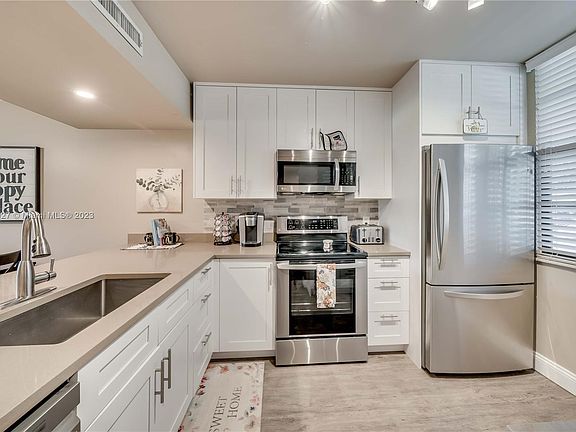 5th image of 1512 Whitehall Dr APT 105
