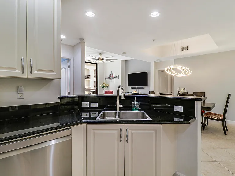 801 S Olive Ave #1515 — Photo 4