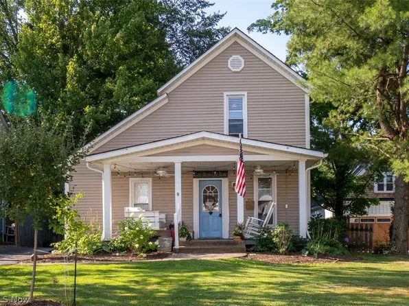 7135 Cedar St, Chagrin Falls, OH 44022