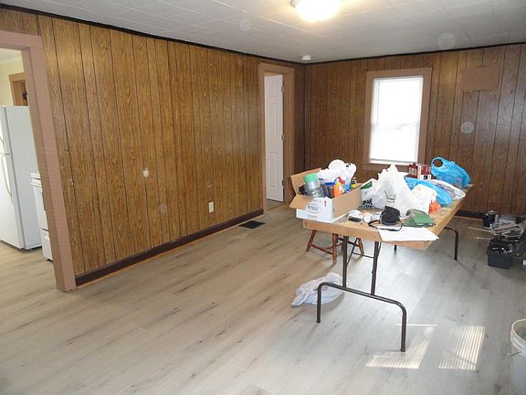 3rd image of 449 Troyer Ct