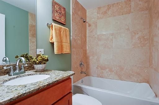 5th image of 1242 W Pratt Blvd 2m #2M
